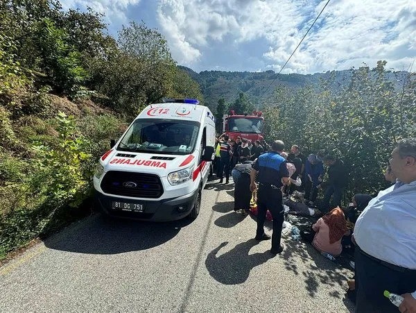 Düzce'de minibüs uçuruma devrildi: Çok sayıda yaralı var